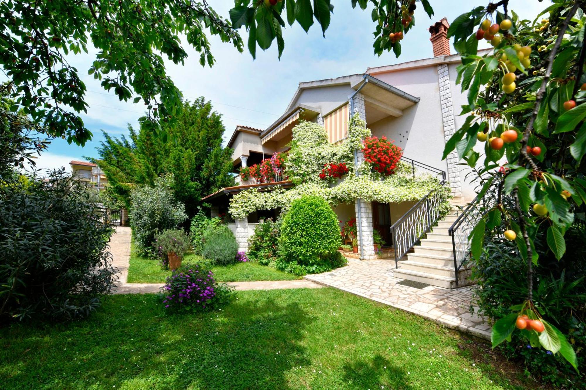 Apartment Slavica Vrvari Porec Bagian luar foto